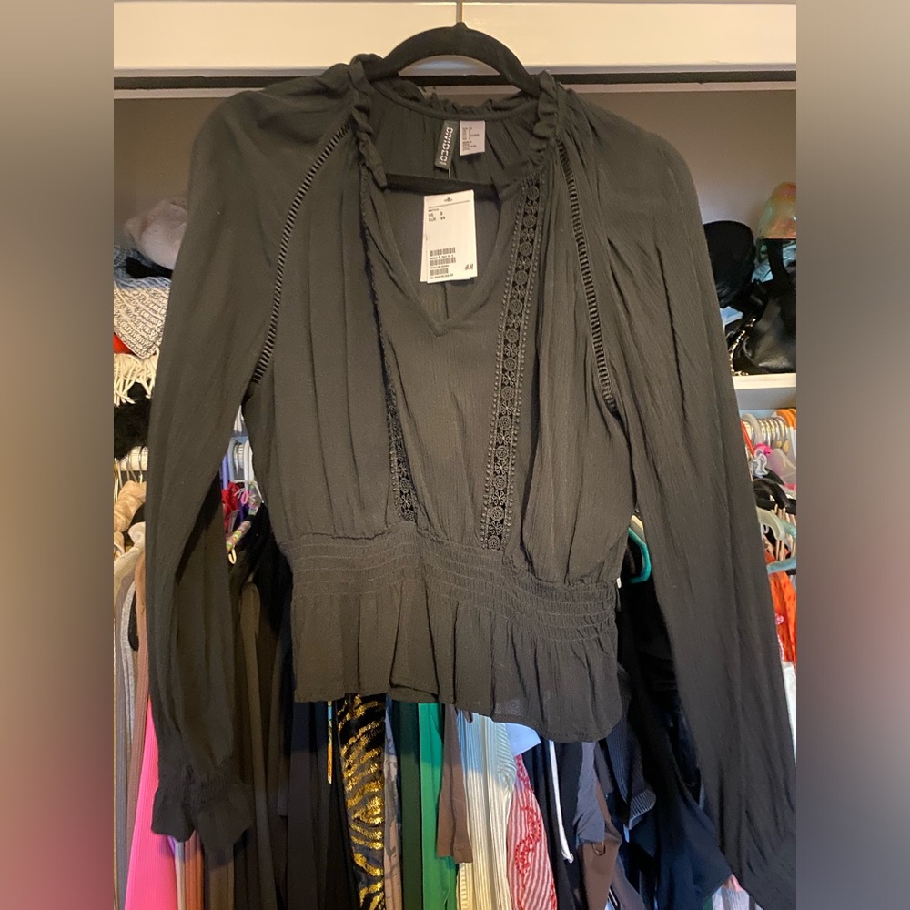 NWT - H&M black long sleeve Peasant top. Size 2 - fits like a small.